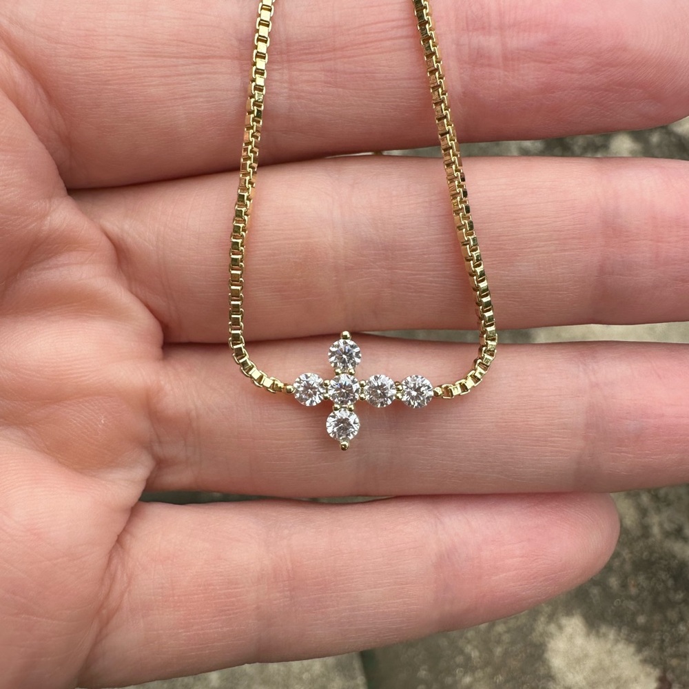 Gold and zirconia adjustable bracelet